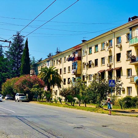Квартира 1-Комнатная - До Моря 2 Мин - В Центре Sukhumi Exteriör bild