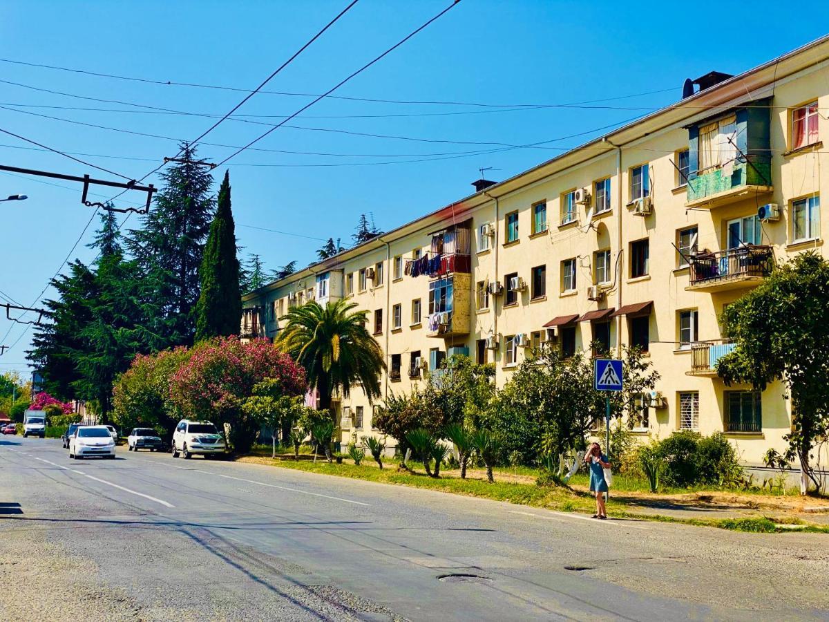 Квартира 1-Комнатная - До Моря 2 Мин - В Центре Sukhumi Exteriör bild